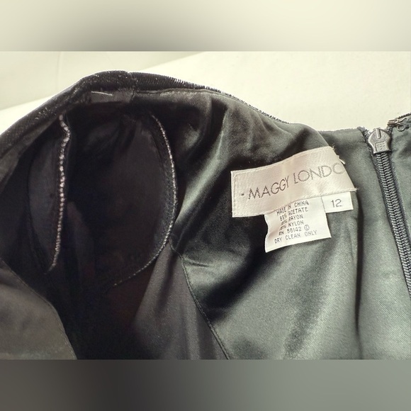 Maggy London Vintage Velvet Dress Short Sleeves Square Neck Size 12 - Picture 5 of 9